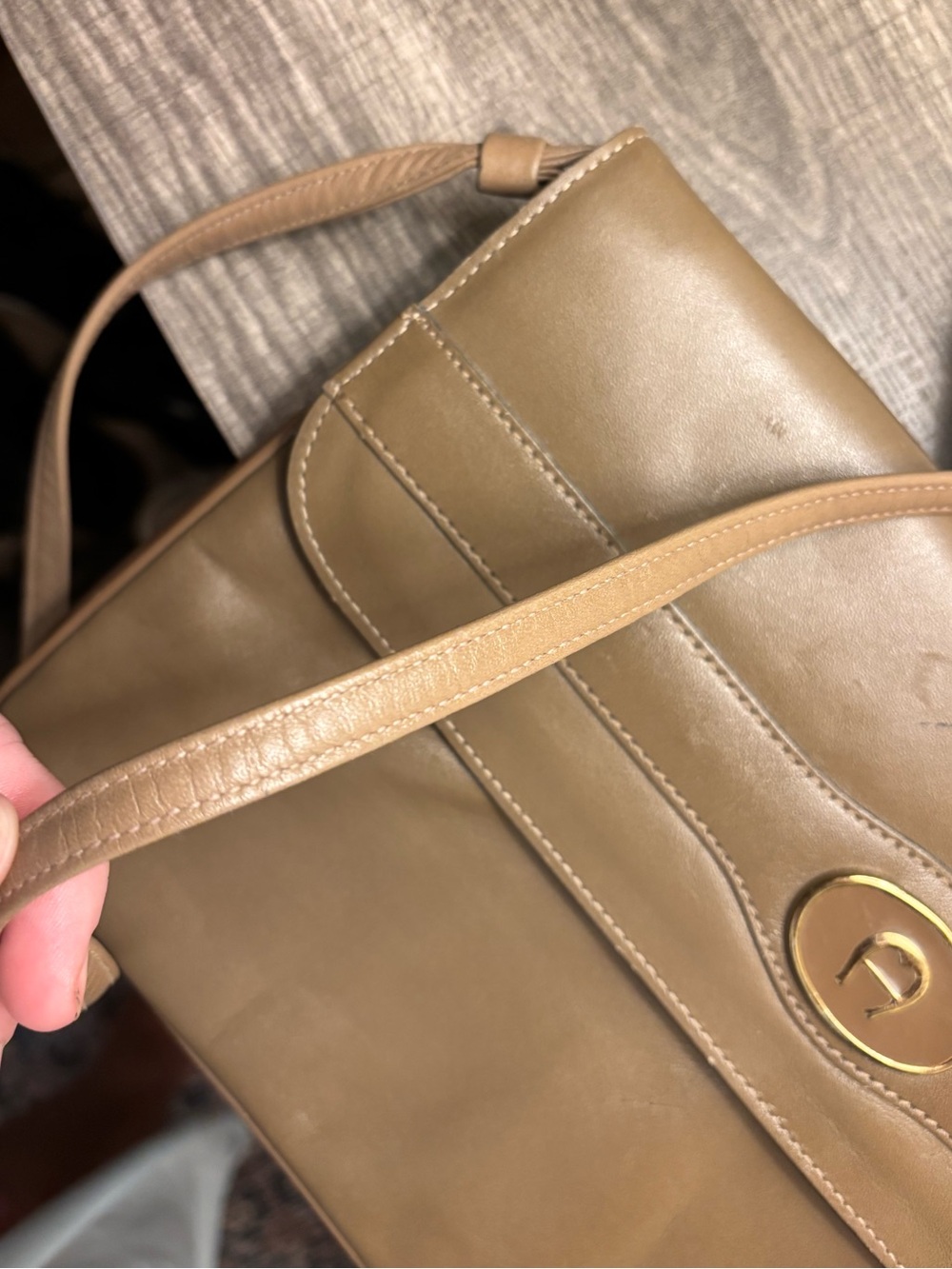 🎉BOGO 1/2🎉 Vintage Etienne Aigner Tan Leather Flap Crossbody Bag - Picture 8 of 9